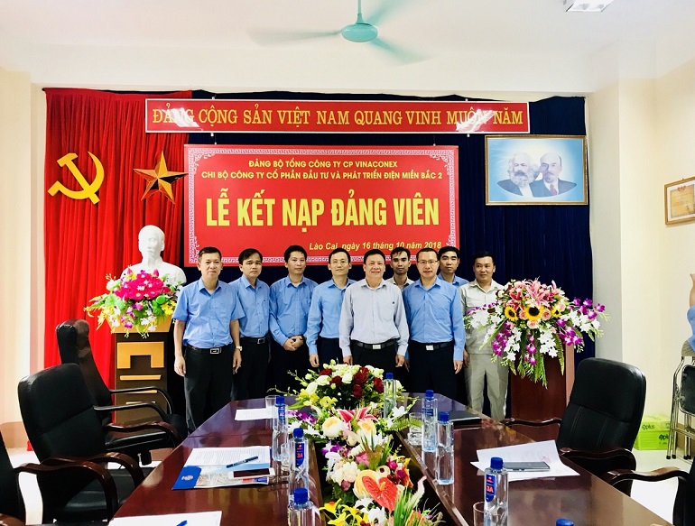 Lễ kết nạp Đảng viên mới và xét chuyển chính thức cho Đảng viên dự bị Lễ kết nạp Đảng viên mới và xét chuyển chính thức cho Đảng viên dự bị