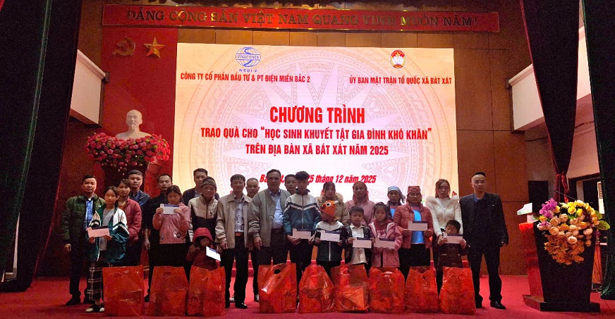 NEDI2 ủng hộ học sinh khuyết tật gia đình khó khăn trên địa bàn xã Bát Xát năm 2025